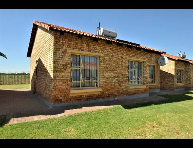 3 BEDROOM CLUSTER FOR SALE IN DAWN PARK